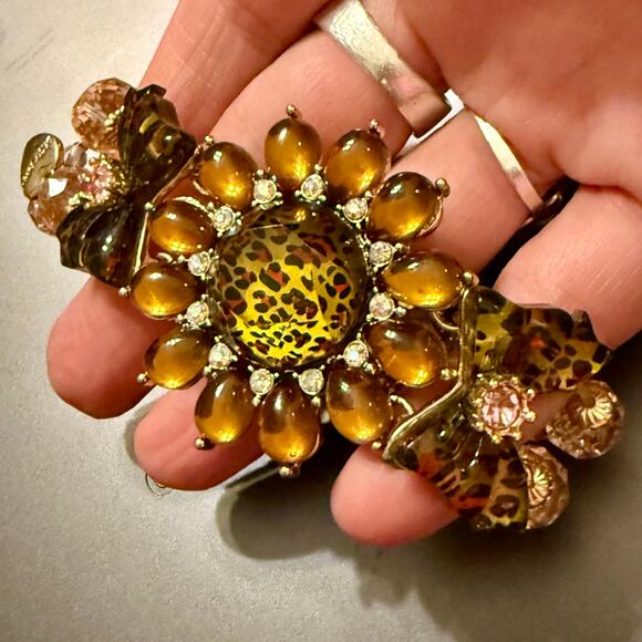 Betsey Johnson Jewelry - Betsey Johnson Leaping Leopard Flower & Bow Beaded Bracelet